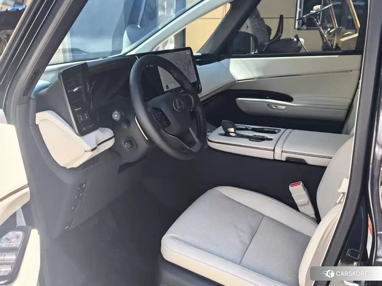 Lexus LM id 4599595 из Китая 16