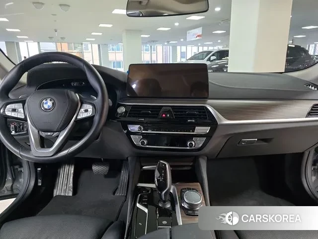 BMW 5 Series (G30) id 3746065 из Кореи 17