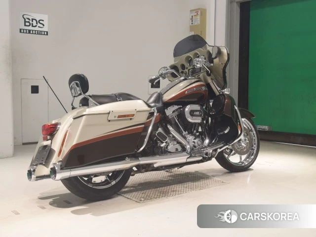 Проданный Harley-Davidson Street Glide FLHXSE1800 CVO 2011 из Японии, фото 5
