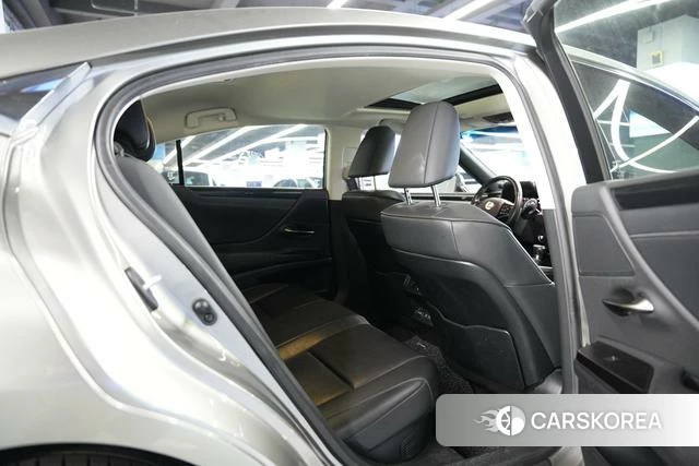 Lexus ES id 4240266 из Китая 21