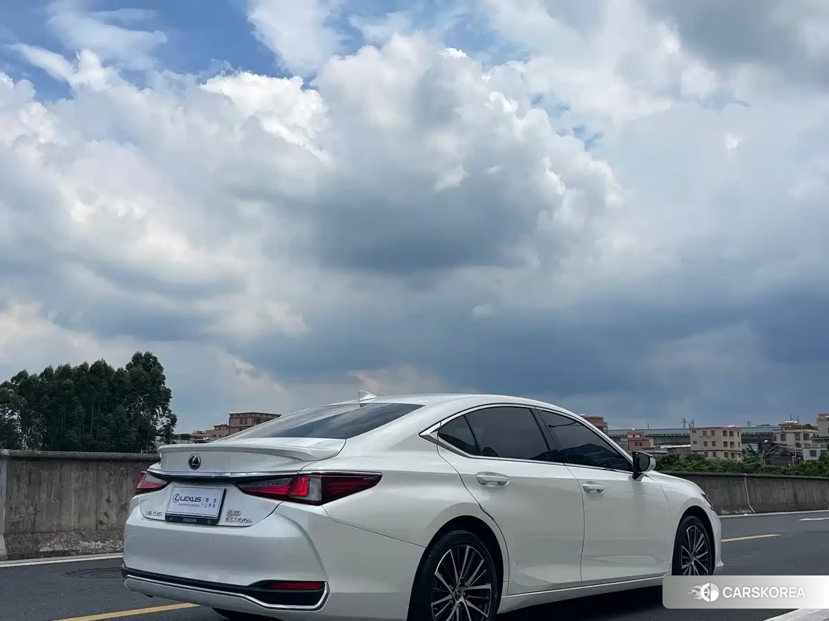 Lexus ES id 4686060 из Китая 7
