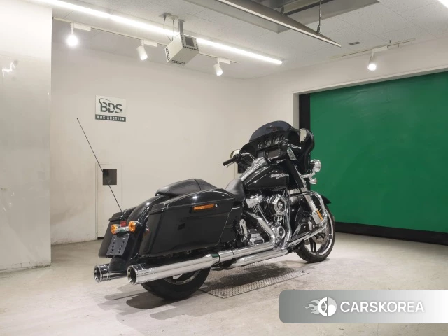Проданный Harley-Davidson Street Glide FLHX1750 id 4289808 из Японии, фото 8
