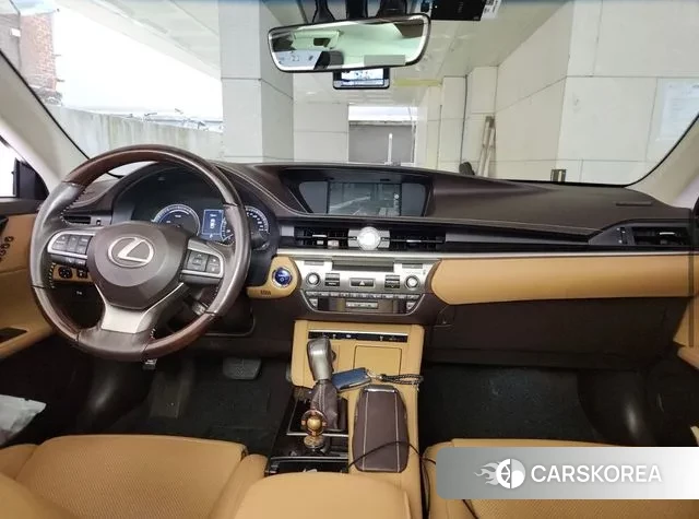 Lexus New ES300h id 3773258 из Кореи 11