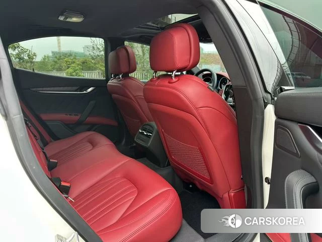 Maserati Ghibli id 4209559 из Китая 18