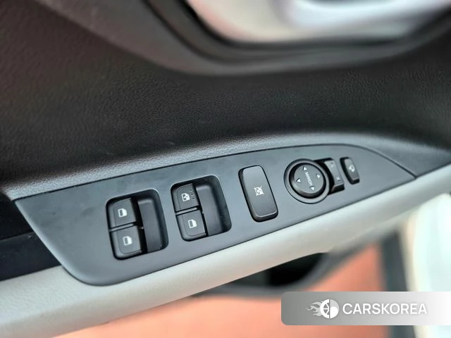 Kia Stonic id 4907618 из Кореи 9