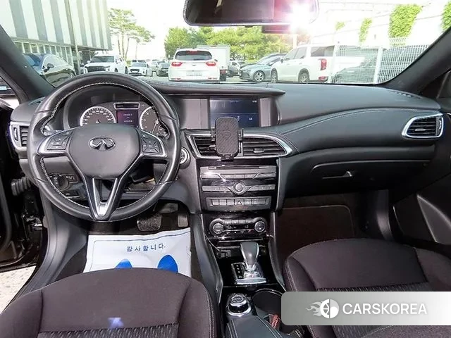 Infiniti Q30 id 3324913 из Кореи 16