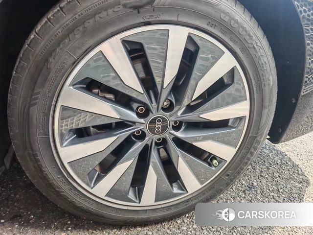 Audi A6L id 4328587 из Китая 14