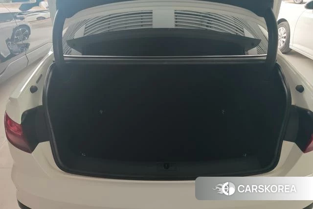 Audi A4L id 4328619 из Китая 14
