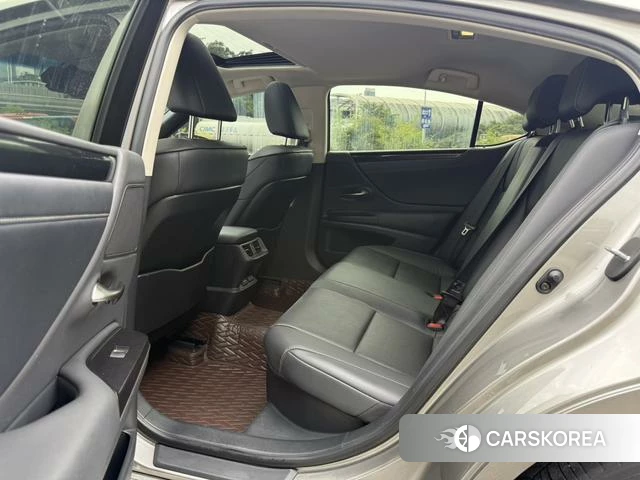 Lexus ES id 4300473 из Китая 9