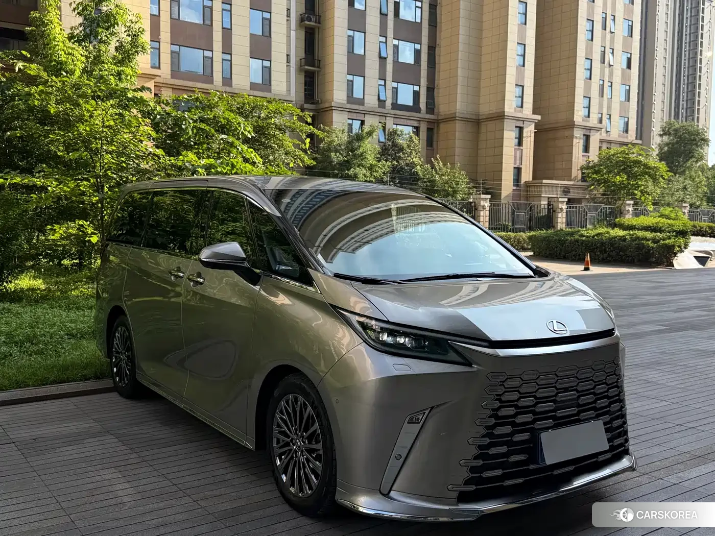 Lexus LM id 4599770 из Китая 14