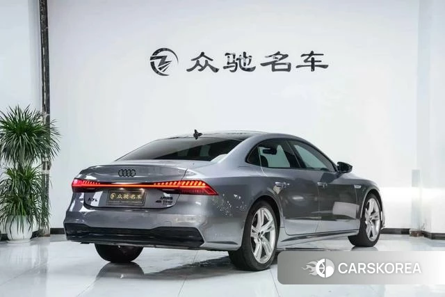 Audi A7L id 4253016 из Китая 9