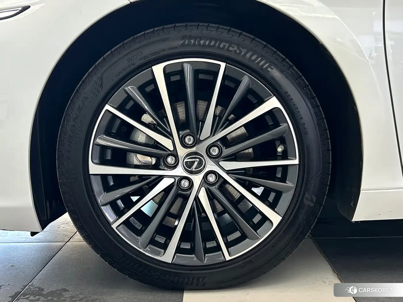 Lexus ES id 4686102 из Китая 24