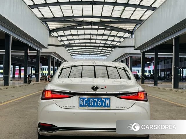 Lexus ES id 4291400 из Китая 13