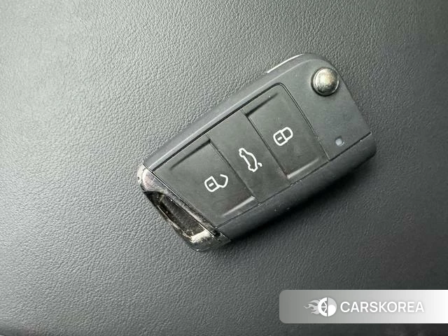 Volkswagen CC id 3920825 из Китая 25