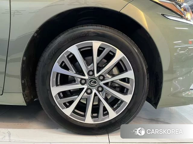 Lexus ES id 4276293 из Китая 11