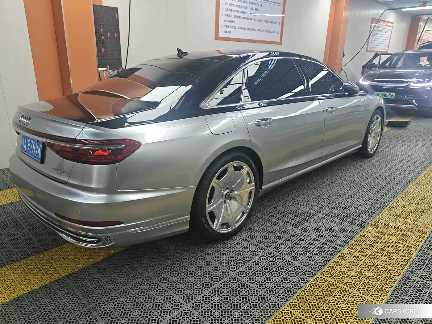 Audi A8 id 4547648 из Китая 10