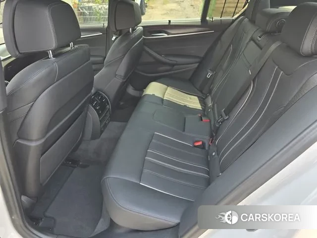 BMW 5 Series (G30) id 3043128 из Кореи 17