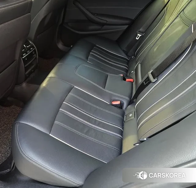 BMW 5 Series (G30) id 3499942 из Кореи 17