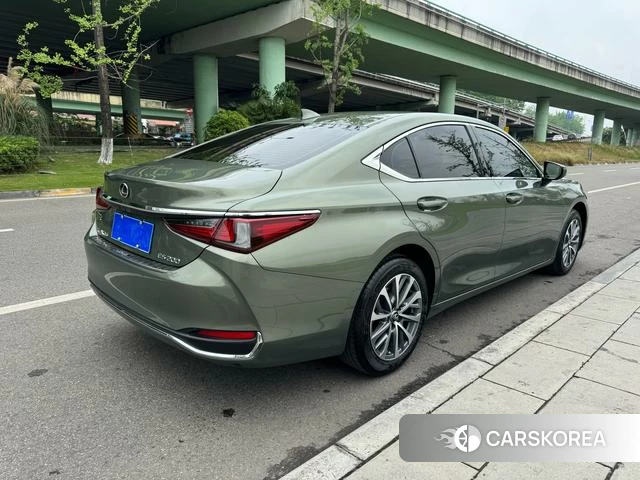 Lexus ES id 4335294 из Китая 10