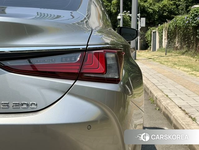Lexus ES id 4300147 из Китая 23
