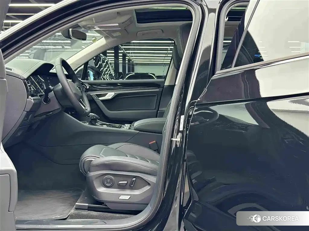 Volkswagen Touareg id 4679570 из Китая 17
