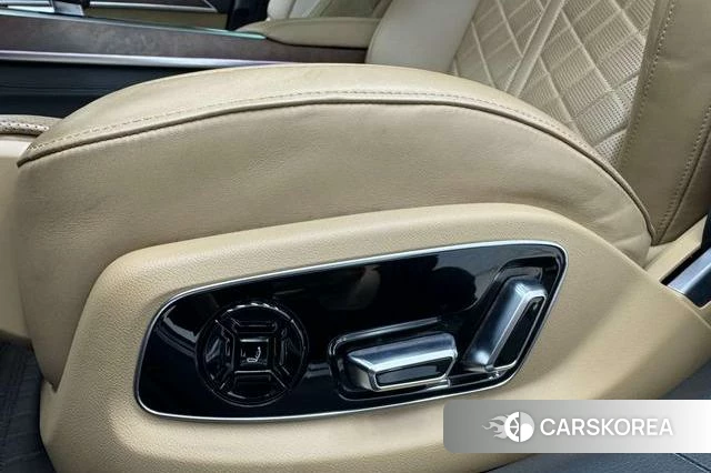 Audi A8 id 4263910 из Китая 14