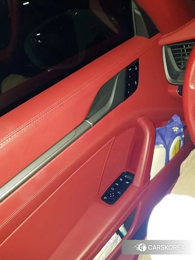 Porsche 911(992) id 2990311 из Кореи 9