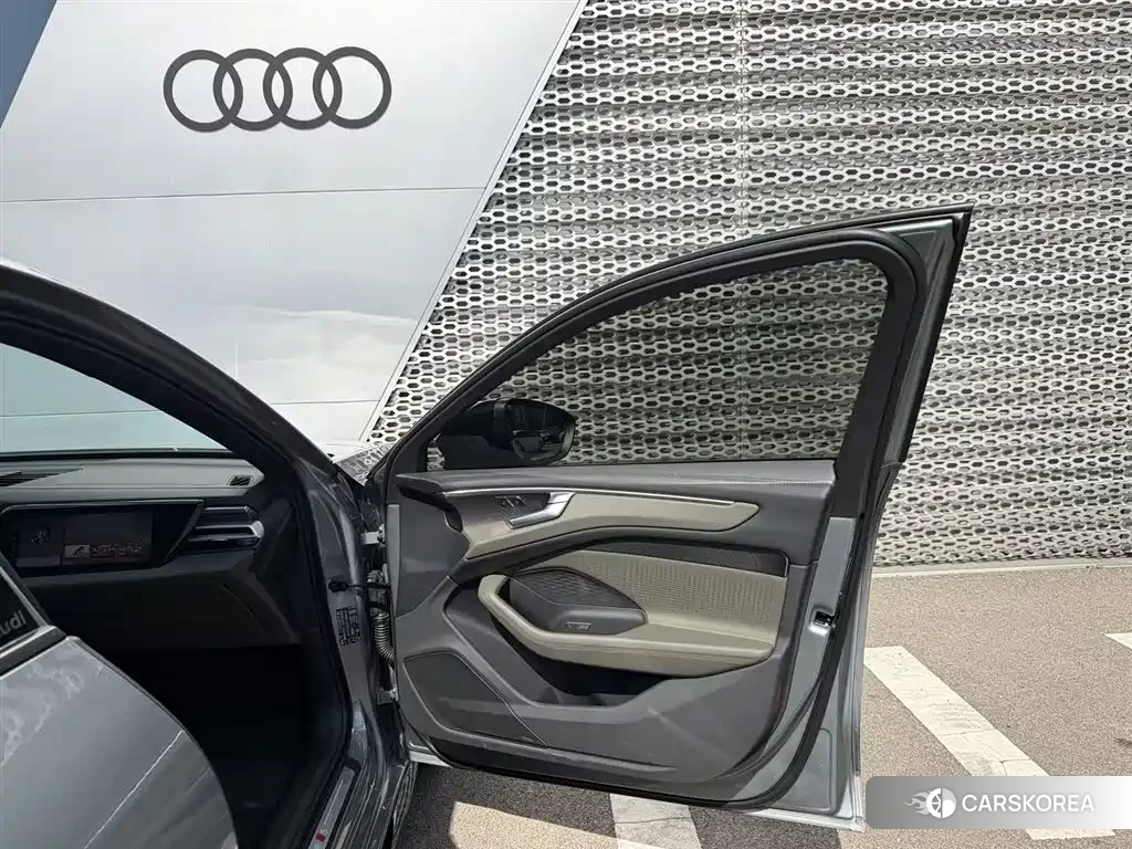 Audi A6L id 4680544 из Китая 24