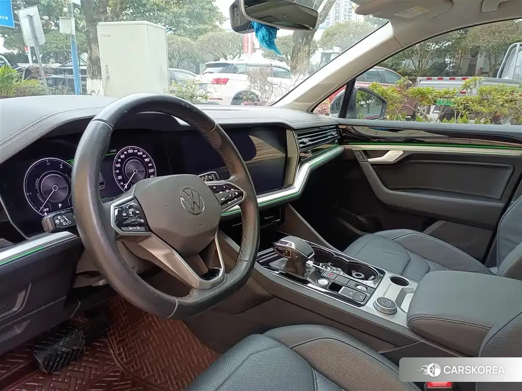 Volkswagen Touareg id 4589353 из Китая 12
