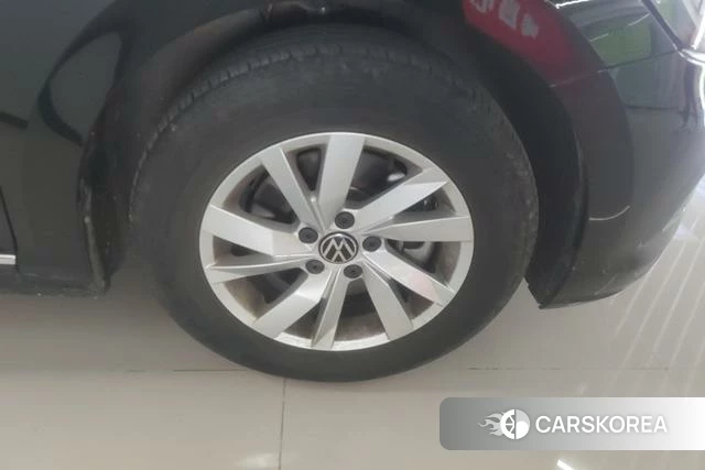 Volkswagen Passat id 4265536 из Китая 14