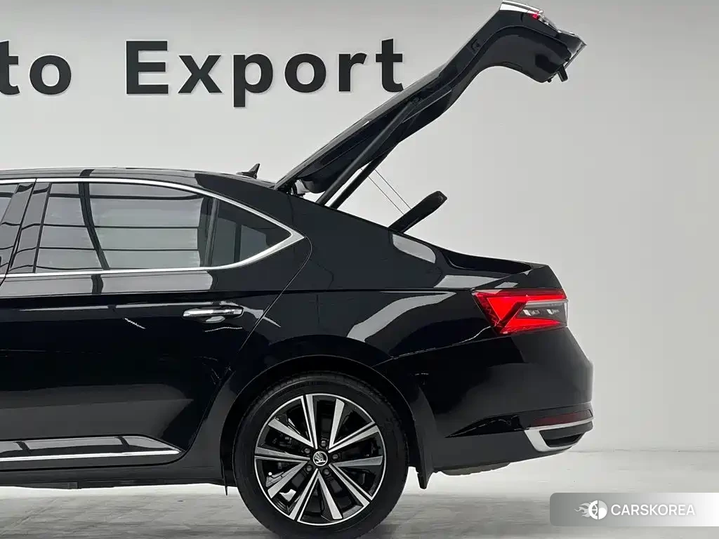 Skoda Superb id 4653775 из Китая 19