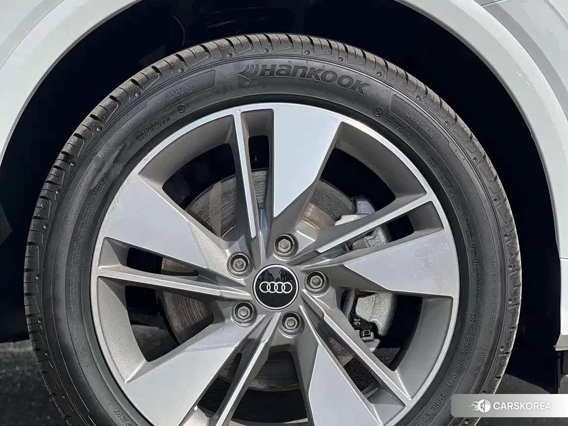 Audi Q2L id 4589110 из Китая 12