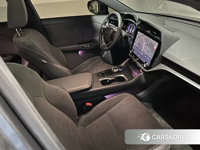 Lexus RZ450e id 3695618 из Кореи 17