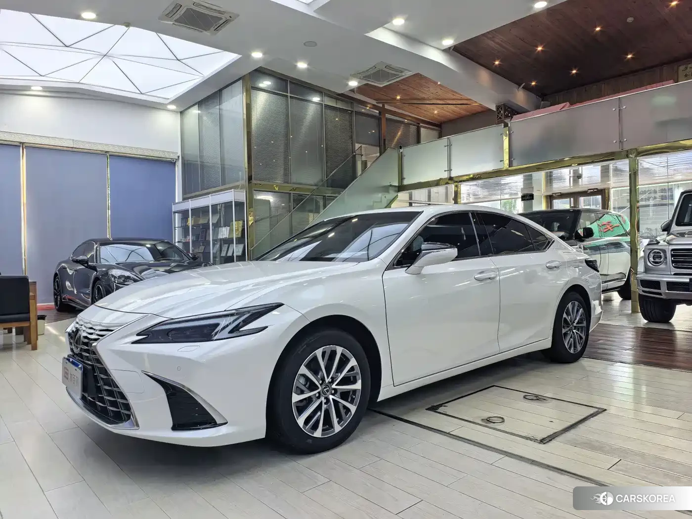 Lexus ES id 4634736 из Китая 14