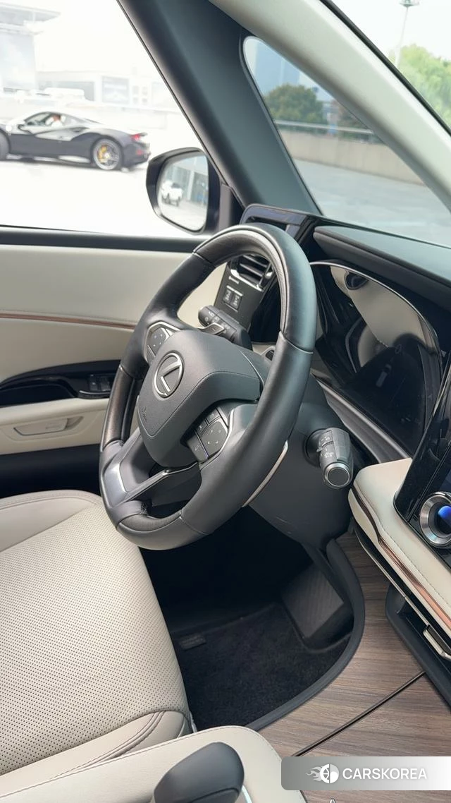 Lexus LM id 4353532 из Китая 20