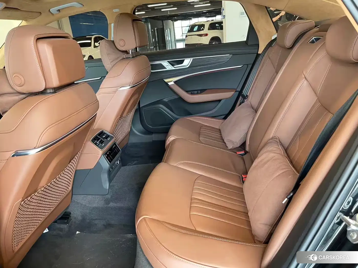 Audi A6L id 4545638 из Китая 18