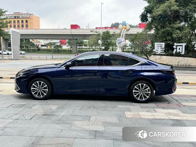 Lexus ES id 3907763 из Китая 11