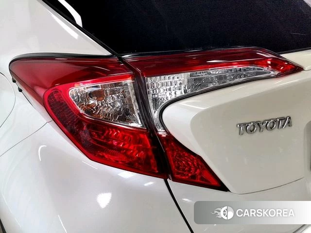 Toyota C-HR id 4212797 из Китая 17