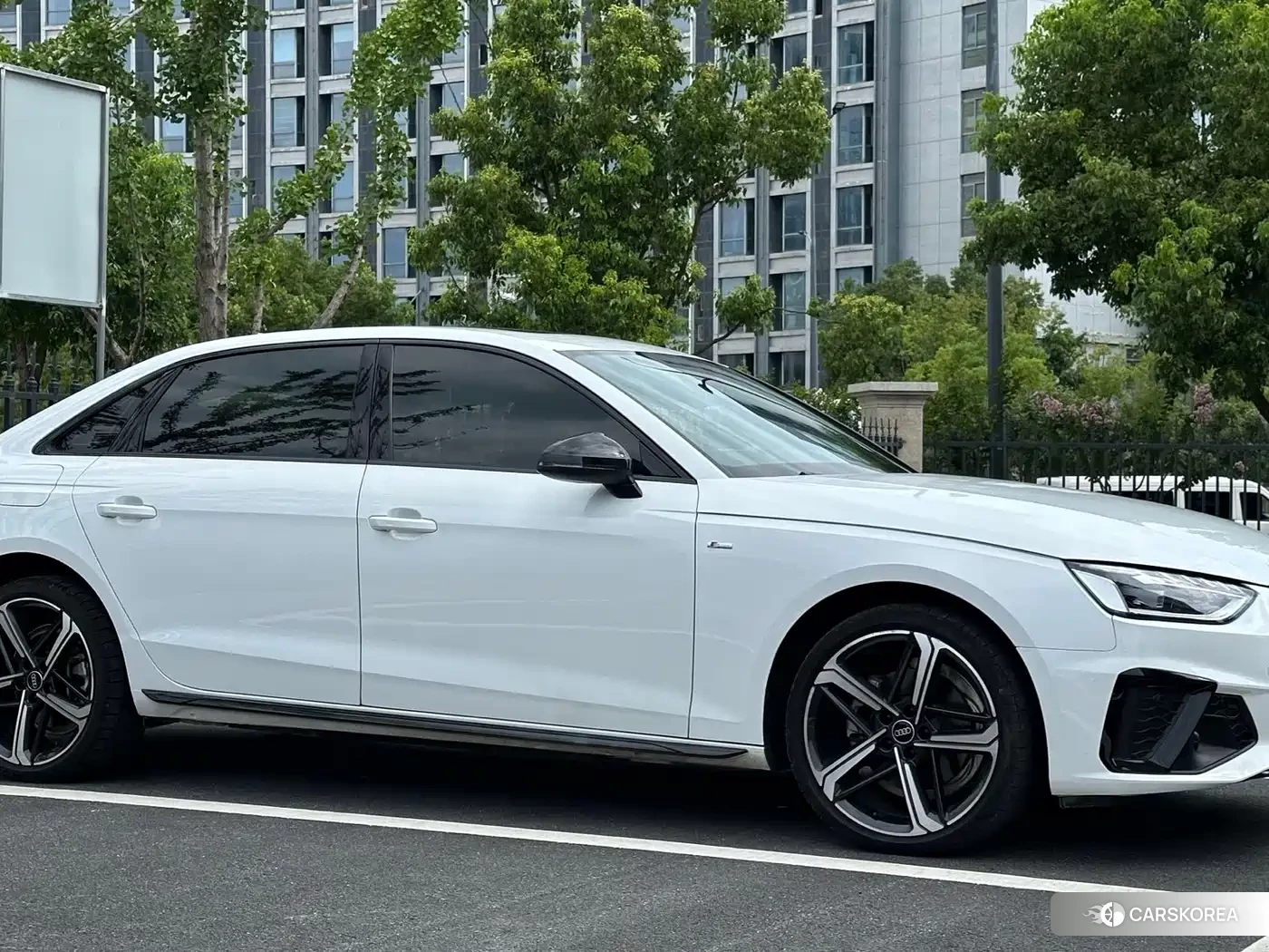 Audi A4L id 4601876 из Китая 7