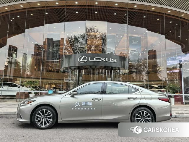 Lexus ES id 4279027 из Китая 14