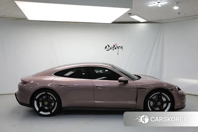 Porsche Taycan id 3054274 из Кореи 17