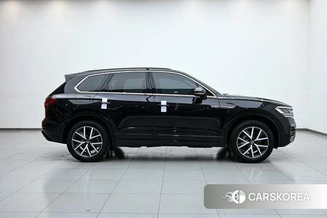 Volkswagen Touareg id 4275472 из Китая 17