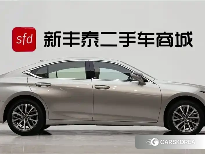 Lexus ES id 4583668 из Китая 27