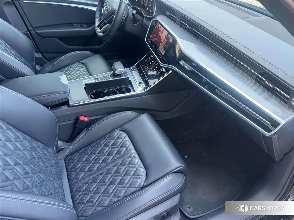 Audi A6L id 4547569 из Китая 13