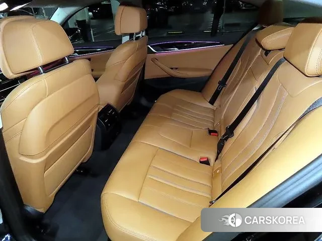 BMW 5 Series (G30) id 3695325 из Кореи 17