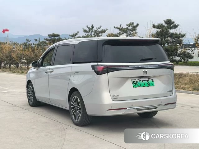 Buick GL8 PHEV id 4027659 из Китая 7