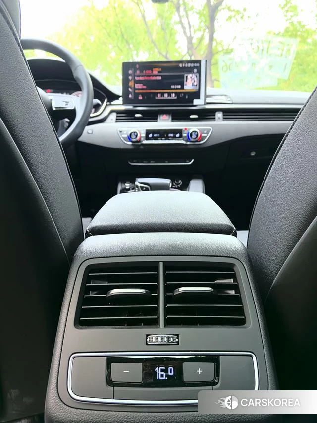 Audi A4L id 4307456 из Китая 9