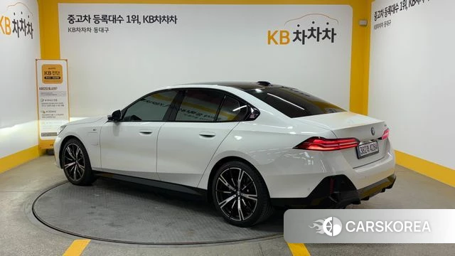 BMW 5 Series (G60) id 4333963 из Кореи 17