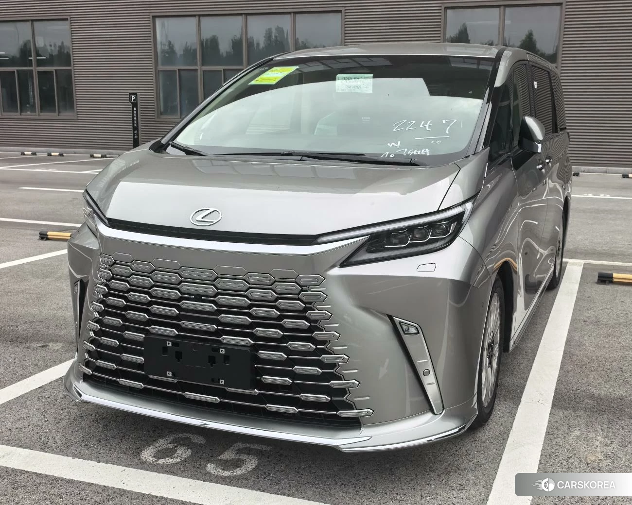 Lexus LM id 4479710 из Китая 9