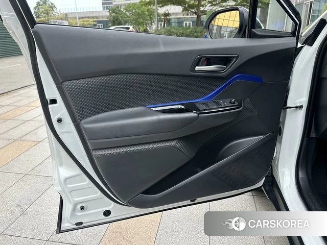 Toyota C-HR id 4368350 из Китая 24
